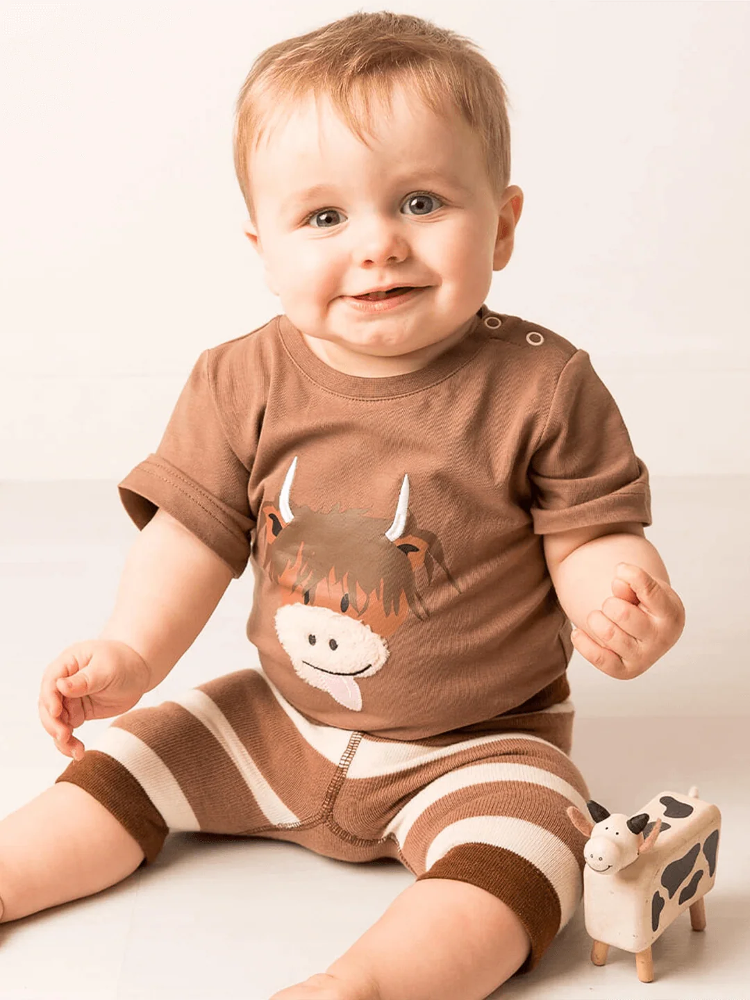 Neutral Highland Cow T-Shirt| Blade & Rose