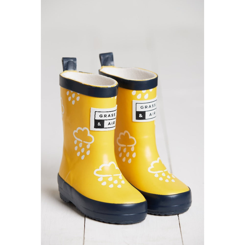 yellow colour changing wellies by grass and air - cotswold baby co
